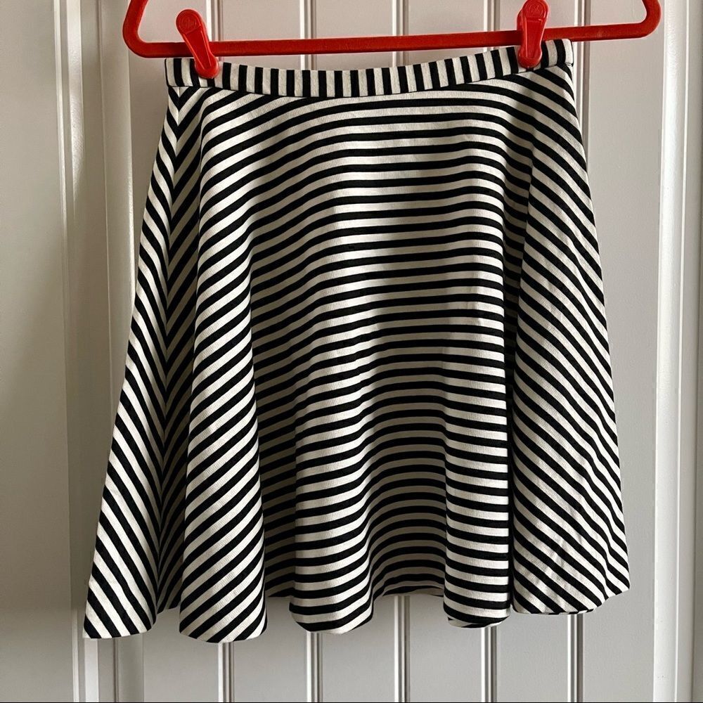 New York & Company Vintage Black & White Striped Circle Skater Skirt; SZ S; BNWT